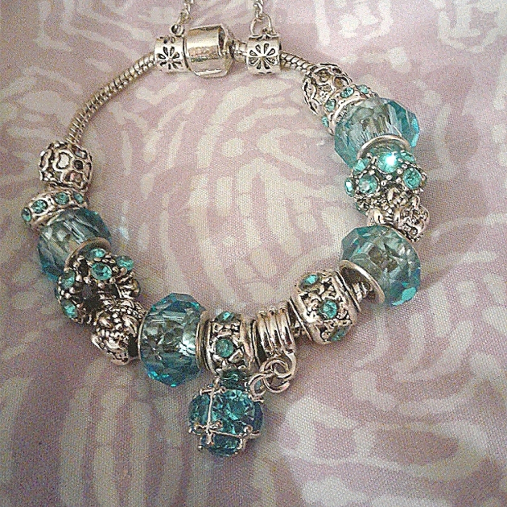 Turquoise Crystal Stone Bracelet.